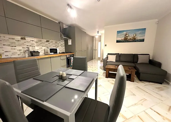 Central London Zone 1 Apartment